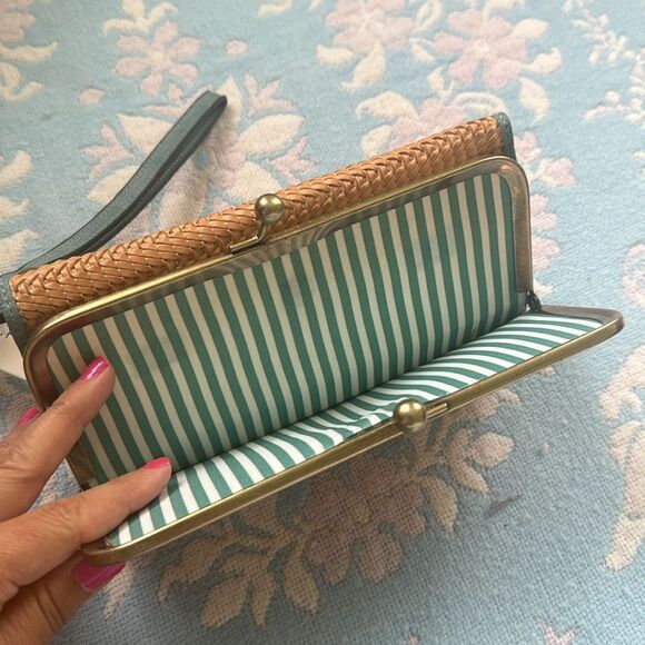 Simply Noelle Handbags - NWT *Simply Noelle* Trifold Weave Snap Clutch Wallet Wristlet